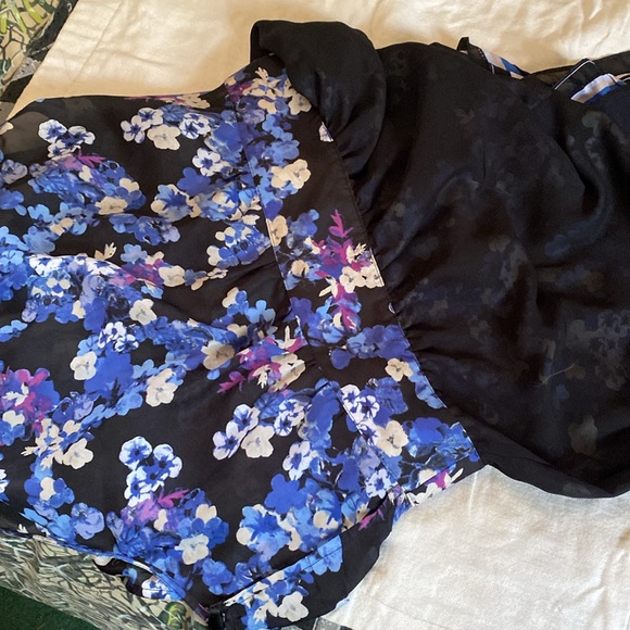 Floral Sleeveless Dress - Picture 16 of 17